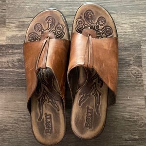 Born Hanita Women’s Leather Wedge Thong Sandal. Size 9.5 Style B89626 Brown